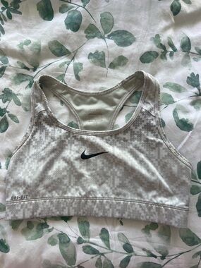 Nike Women’s Light Gray Patterned Dri-FIT Racerback Sports Bra